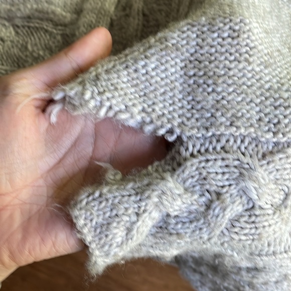 The Limited Cardigan (Scandal Collection) - Picture 3 of 4